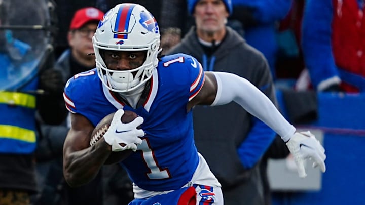 Buffalo Bills wide receiver Curtis Samuel returns the ball during the second half of the Buffalo Bills wild card game against the Denver Broncos.