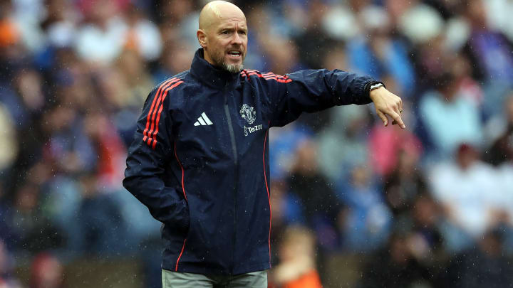 Erik ten Hag cherche à renforcer sa défense. Erik ten Hag cherche à renforcer sa défense.