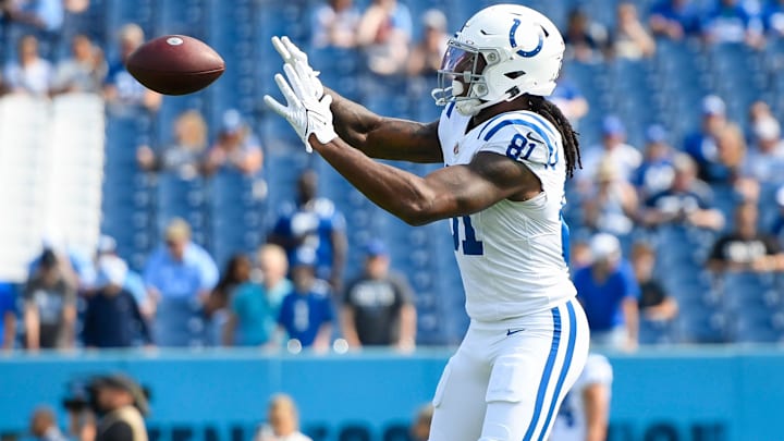 Oct 13, 2024; Nashville, Tennessee, USA;   Indianapolis Colts tight end Mo Alie-Cox (81) makes a catch during pregame warmups against the Tennessee Titans at Nissan Stadium. Mandatory Credit: Steve Roberts-Imagn Images