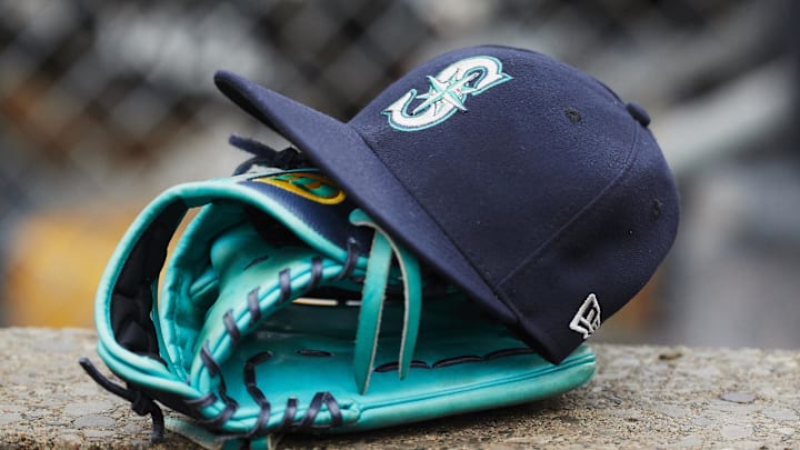 May 12, 2018; Detroit, MI, USA; Hat and glove of Seattle Mariners center fielder Dee Gordon (9) sits in dugout during the third inning against the Detroit Tigers at Comerica Park. Mandatory Credit: Rick Osentoski-Imagn Images May 12, 2018; Detroit, MI, USA; Hat and glove of Seattle Mariners center fielder Dee Gordon (9) sits in dugout during the third inning against the Detroit Tigers at Comerica Park. Mandatory Credit: Rick Osentoski-Imagn Images