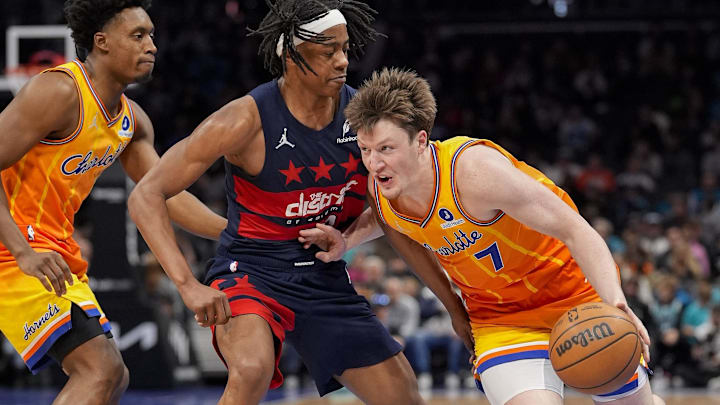 Jan 24, 2026; Charlotte, North Carolina, USA; Charlotte Hornets guard/forward Kon Knueppel (7) drives to the basket against Washington Wizards guard Tre Johnson (12) during the second half at the Spectrum Center. Mandatory Credit: Jim Dedmon-Imagn Images