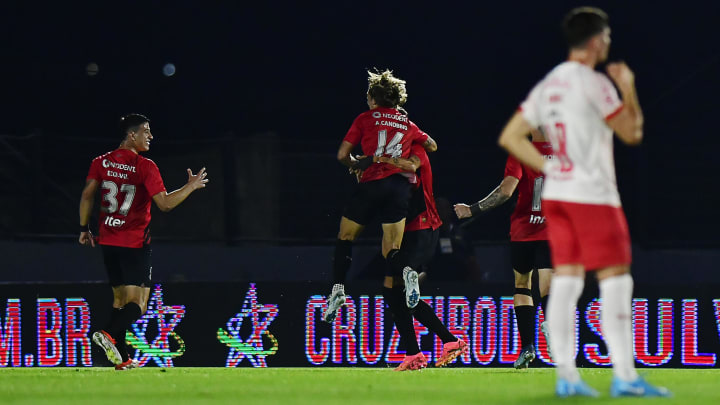 Time paranaense garantiu vaga jogando fora de casa