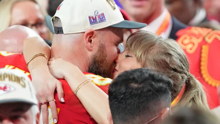 Kelce and Swift share a kiss after the Super Bowl. 