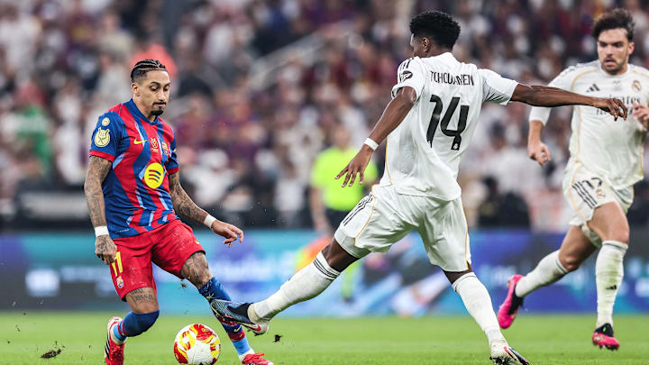 Raphinha deve começar o El Clásico no banco Raphinha deve começar o El Clásico no banco
