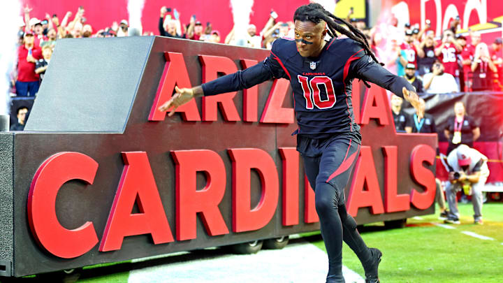 Oct 20, 2022; Glendale, Arizona, USA; Arizona Cardinals wide receiver DeAndre Hopkins (10) is