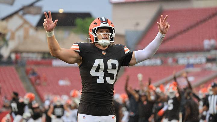 Sep 20, 2026; Tampa, Florida, USA; Cleveland Browns linebacker Carson Schwesinger (49) reacts after they beat the Tampa Bay Buccaneers during the second half at Raymond James Stadium. Mandatory Credit: Kim Klement Neitzel-Imagn Images Sep 20, 2026; Tampa, Florida, USA; Cleveland Browns linebacker Carson Schwesinger (49) reacts after they beat the Tampa Bay Buccaneers during the second half at Raymond James Stadium. Mandatory Credit: Kim Klement Neitzel-Imagn Images