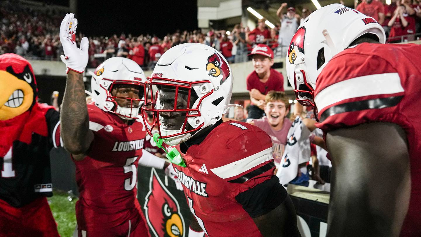 College Football Straight Up Picks for Every Top 25 Game in Week 1 (Will Louisville Upset Ole Miss?)