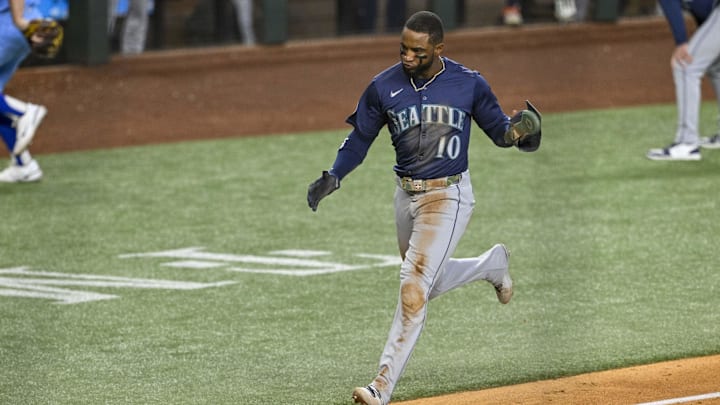 Sep 22, 2024; Arlington, Texas, USA; Seattle Mariners right fielder Victor Robles (10) scores against the Texas Rangers during the sixth inning at Globe Life Field. 
