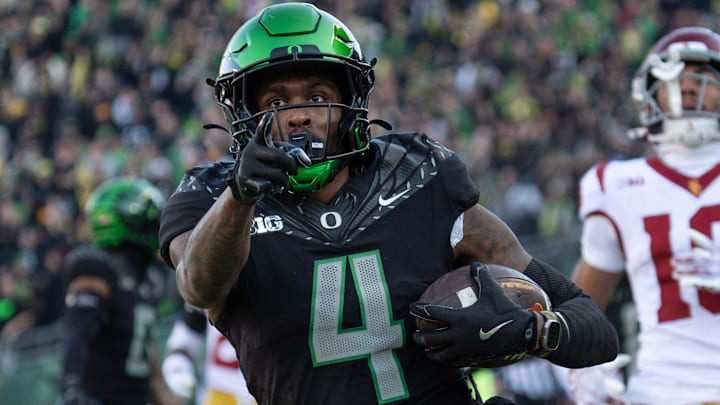 Oregon’s Malik Benson, right, breaks the Southern California coverage on a punt return on his way to a first-half touchdown. Oregon’s Malik Benson, right, breaks the Southern California coverage on a punt return on his way to a first-half touchdown.