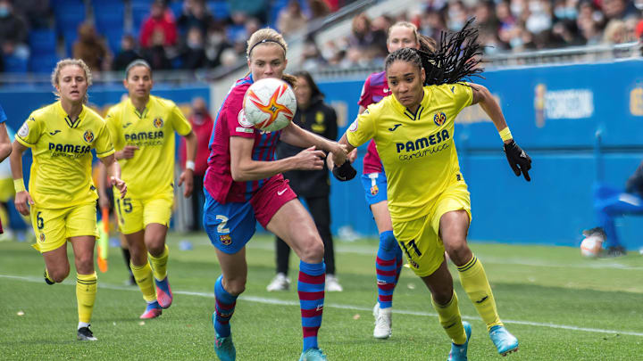 Salma Paralluelo (R) of Villarreal CF and Irene Paredes (L)...