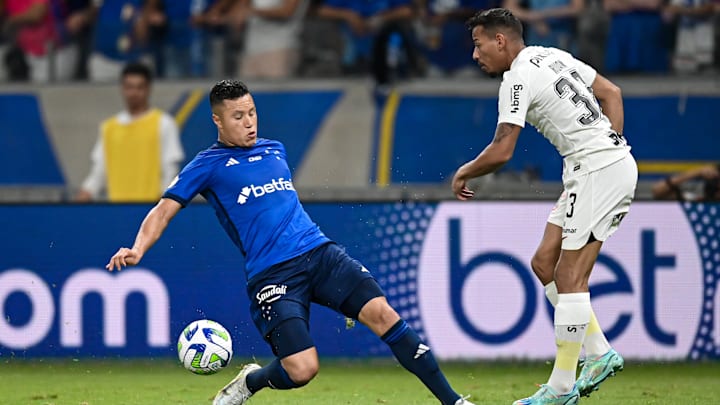 Times vivem situações opostas na tabela de classificação Times vivem situações opostas na tabela de classificação