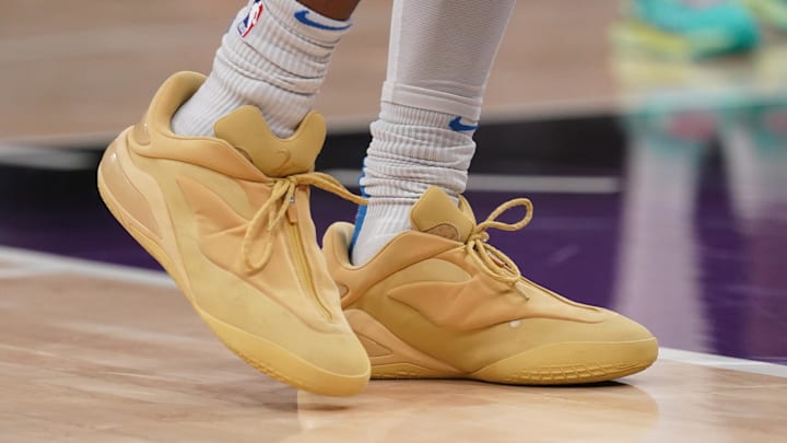 Shai Gilgeous-Alexander wears the Converse SHAI 001 "BUTTER" colorway.