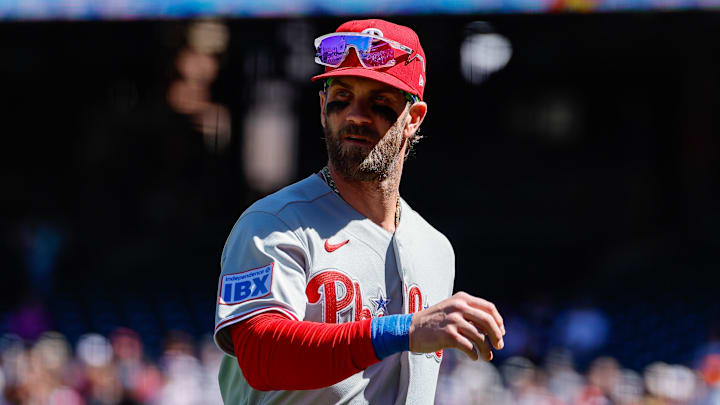 The Phillies are favored against the Giants on Monday night.