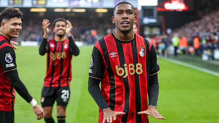 Rayan soma 2 participações em gols em 2 jogos na Inglaterra