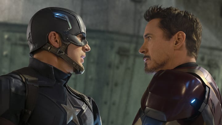 Captain America: Civil War..L to R: Captain America/Steve Rogers (Chris Evans) and Iron Man/Tony Stark (Robert Downey Jr.) ..Ph: Zade Rosenthal ..©Marvel 2016