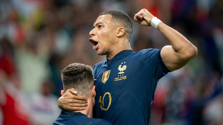 Olivier Giroud et les Bleus se sont qualifiés pour le tour suivant. Olivier Giroud et les Bleus se sont qualifiés pour le tour suivant.