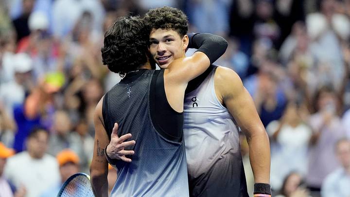 Tennis - U.S. Open - Flushing Meadows, New York, United States - September 9, 2026 Ben Shelton of the U.S. hugs Spain's Carlos Alcaraz after winning his quarter-final match REUTERS/Eduardo Munoz Tennis - U.S. Open - Flushing Meadows, New York, United States - September 9, 2026 Ben Shelton of the U.S. hugs Spain's Carlos Alcaraz after winning his quarter-final match REUTERS/Eduardo Munoz