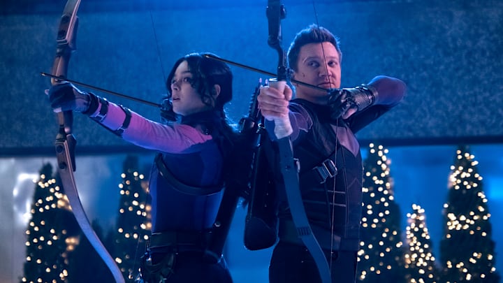 Hailee Steinfeld as Kate Bishop and Jeremy Renner as Clint Barton/Hawkeye in Marvel Studios' HAWKEYE. Photo by Chuck Zlotnick. © Marvel Studios 2021. All Rights Reserved.
