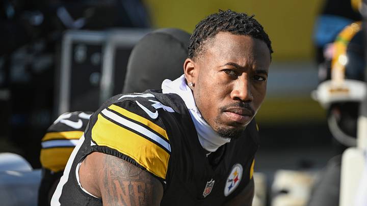 Dec 8, 2024; Pittsburgh, Pennsylvania, USA; Pittsburgh Steelers cornerback Joey Porter Jr. (24) sits on the bench during a game against the Cleveland Browns at Acrisure Stadium. Mandatory Credit: Barry Reeger-Imagn Images Dec 8, 2024; Pittsburgh, Pennsylvania, USA; Pittsburgh Steelers cornerback Joey Porter Jr. (24) sits on the bench during a game against the Cleveland Browns at Acrisure Stadium. Mandatory Credit: Barry Reeger-Imagn Images