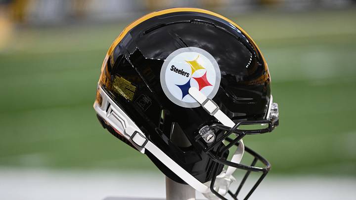 Nov 16, 2025; Pittsburgh, Pennsylvania, USA; A Pittsburgh Steelers helmet before a game against the Cincinnati Bengals at Acrisure Stadium. Mandatory Credit: Barry Reeger-Imagn Images Nov 16, 2025; Pittsburgh, Pennsylvania, USA; A Pittsburgh Steelers helmet before a game against the Cincinnati Bengals at Acrisure Stadium. Mandatory Credit: Barry Reeger-Imagn Images