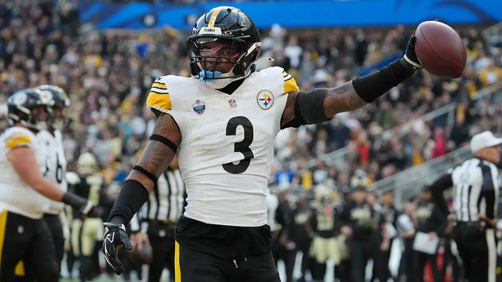Oct 25, 2026; Paris, FRA; Pittsburgh Steelers safety Jaquan Brisker (3) reacts after an apparent fumble recover against the New Orleans Saints which was later overturned during the second quarter at Stade de France Stadium. Mandatory Credit: Kirby Lee-Imagn Images Oct 25, 2026; Paris, FRA; Pittsburgh Steelers safety Jaquan Brisker (3) reacts after an apparent fumble recover against the New Orleans Saints which was later overturned during the second quarter at Stade de France Stadium. Mandatory Credit: Kirby Lee-Imagn Images
