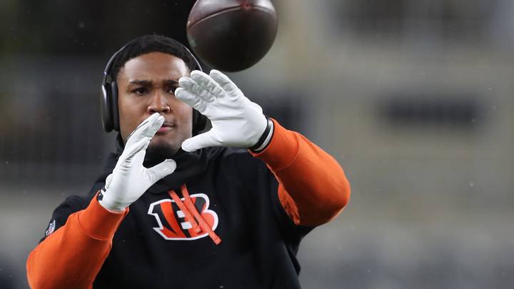 Jan 4, 2025; Pittsburgh, Pennsylvania, USA; Cincinnati Bengals running back Khalil Herbert (34) warms up before the game against the Pittsburgh Steelers at Acrisure Stadium. Mandatory Credit: Charles LeClaire-Imagn Images Jan 4, 2025; Pittsburgh, Pennsylvania, USA; Cincinnati Bengals running back Khalil Herbert (34) warms up before the game against the Pittsburgh Steelers at Acrisure Stadium. Mandatory Credit: Charles LeClaire-Imagn Images