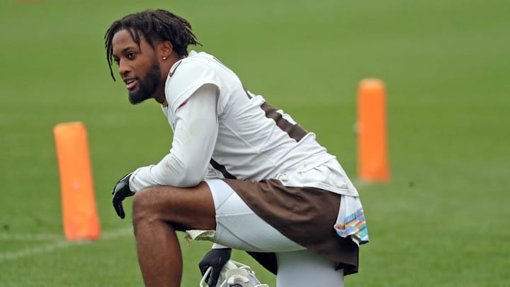 Browns cornerback Denzel Ward rests on the sideline during practice, Wednesday, May 28, 2025, in Berea.