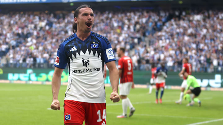 HSV-Stürmer Rayan Philippe jubelt über sein 2:0