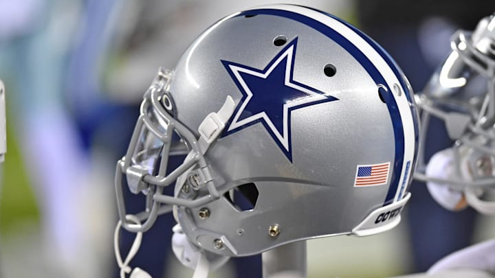 Oct 16, 2022; Philadelphia, Pennsylvania, USA; Dallas Cowboys helmet on the bench against the Philadelphia Eagles at Lincoln Financial Field. Mandatory Credit: Eric Hartline-Imagn Images Oct 16, 2022; Philadelphia, Pennsylvania, USA; Dallas Cowboys helmet on the bench against the Philadelphia Eagles at Lincoln Financial Field. Mandatory Credit: Eric Hartline-Imagn Images