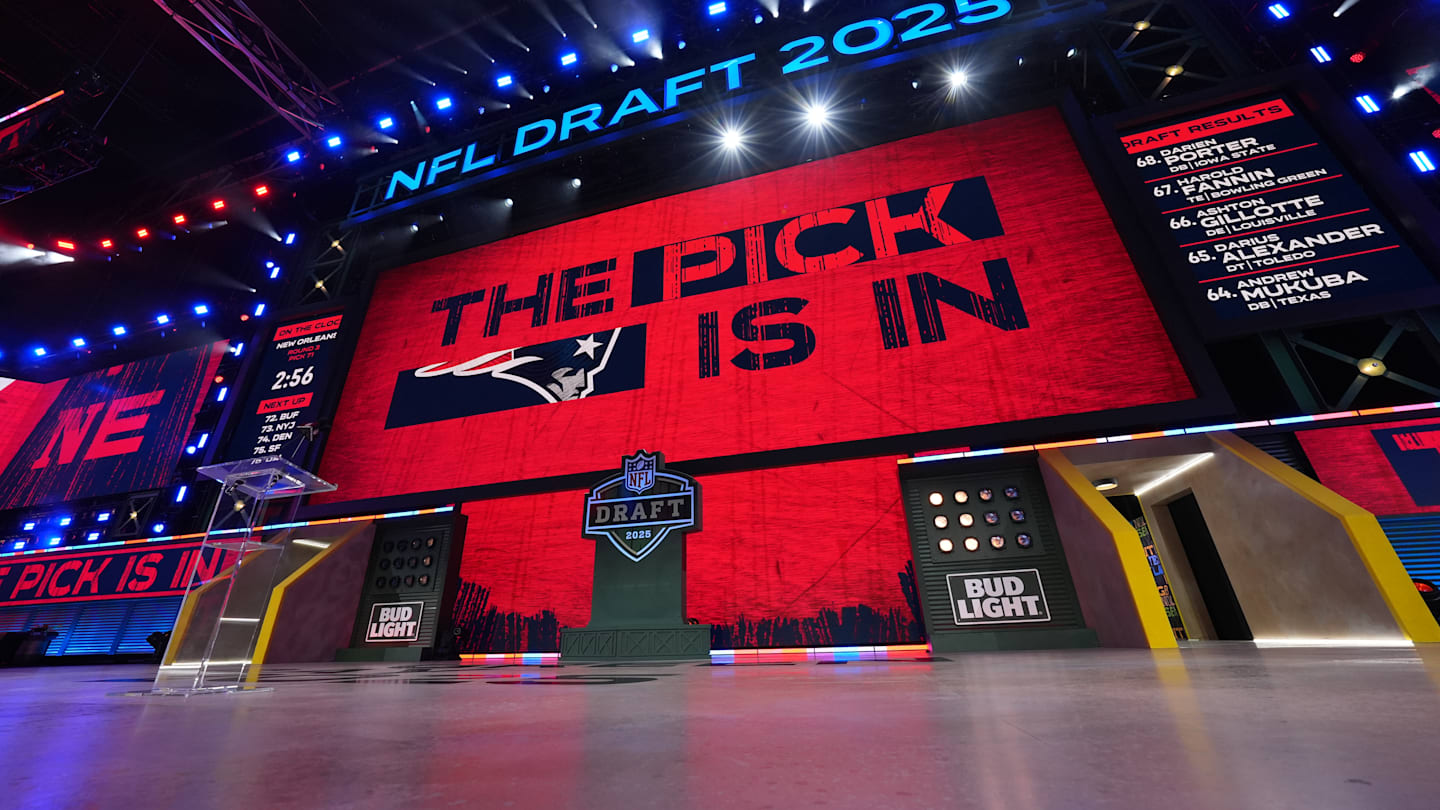 New Patriots' 2026 mock draft shows how far Mike Vrabel's mission is about to go