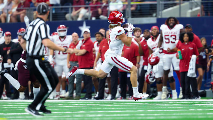 Sep 28, 2024; Arlington, Texas, USA;  Arkansas Razorbacks wide receiver Isaac TeSlaa (4) catches a pass and scores a touchdown during the first quarter