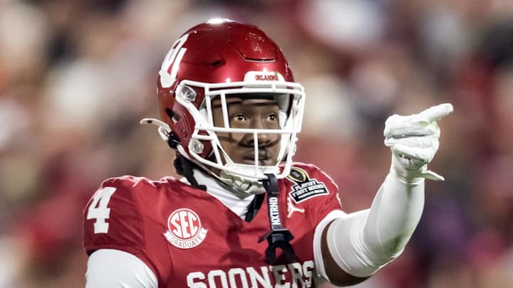Oklahoma Sooners wide receiver Deion Burks (4) pointing