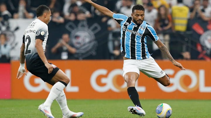 Grêmio e Corinthians empataram em 0 a 0 na Arena. Grêmio e Corinthians empataram em 0 a 0 na Arena.