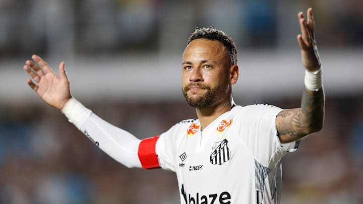 Neymar segue firme e forte no time do Santos