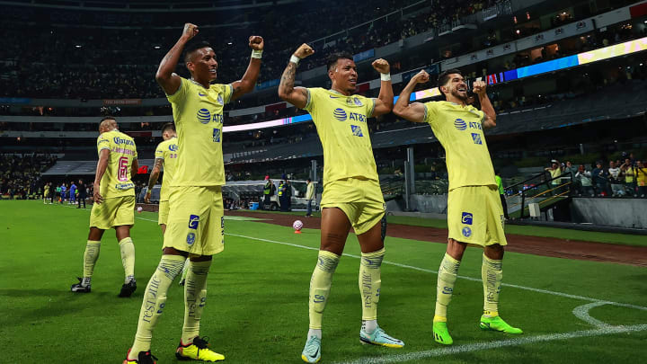 Jugadores del América celebran un gol en el juego de vuelta de los cuartos de final ante el Puebla.