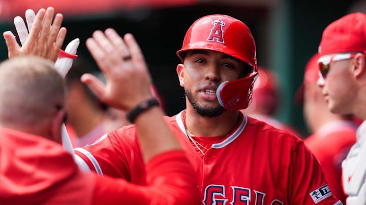 El infielder de Los Angeles Angels  Oswald Peraza no tuvo piedad con su exequipo 