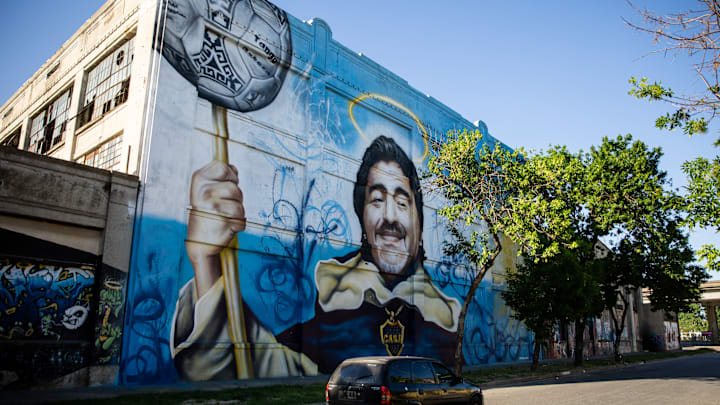 Lendário jogador, que faleceu em novembro de 2020, recebeu homenagens de clubes, jogadores e até cidades inteiras 