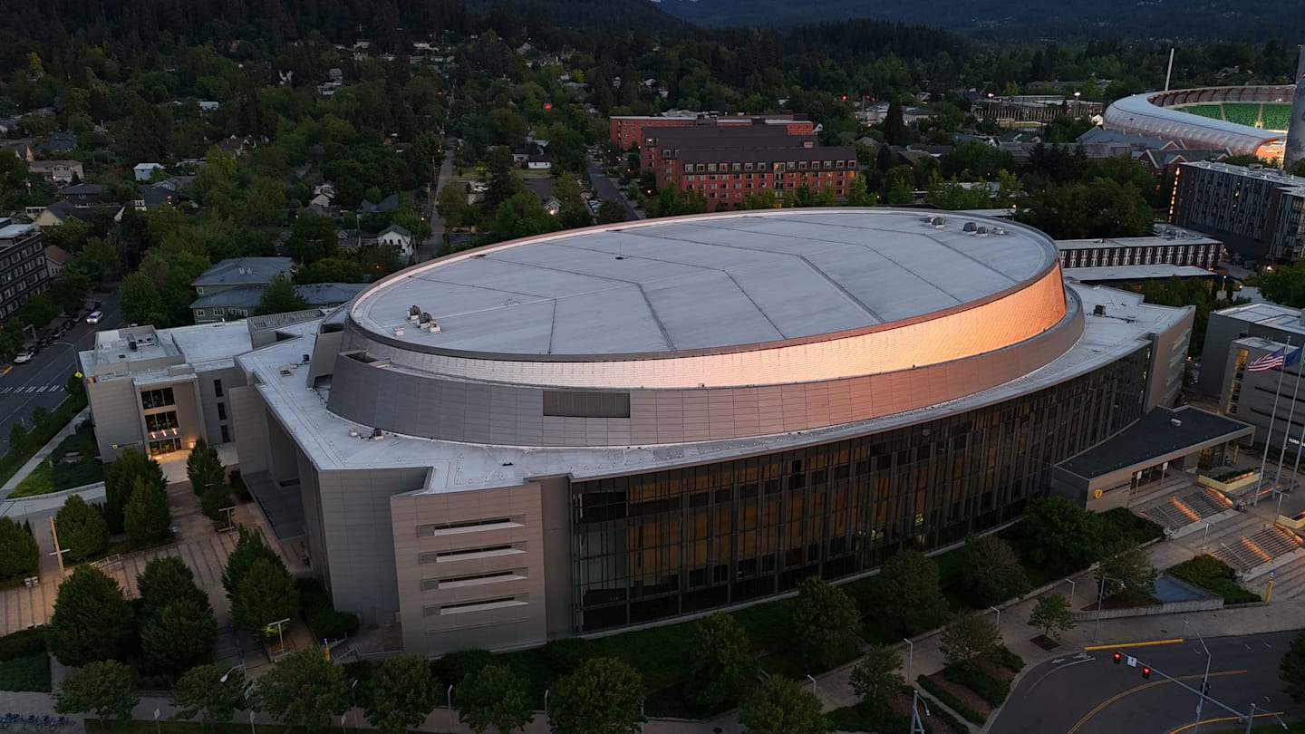 Oregon basketball fans react to new court design at Matthew Knight Arena