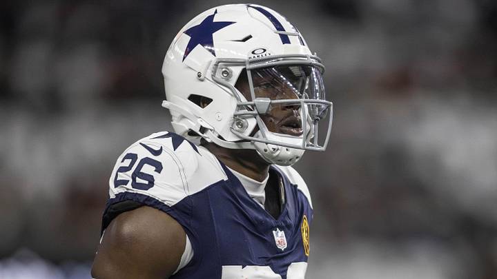 Dallas Cowboys cornerback DaRon Bland on the field before the game against the Washington Commanders.