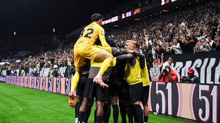 Corinthians surpreendeu Palmeiras em dérbi pela 32ª rodada Corinthians surpreendeu Palmeiras em dérbi pela 32ª rodada