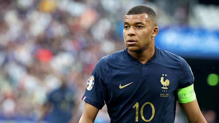 Kylian Mbappe avec les Bleus