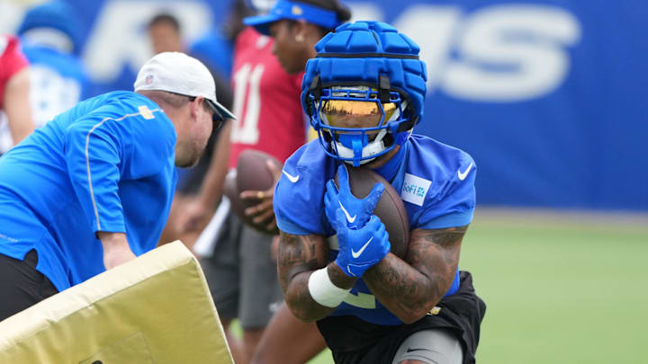 Jun 3, 2025; Woodland Hills, CA, USA; Los Angeles Rams running back Kyren Williams (23) carries the ball during organized team activities at Rams Practice Facility. Mandatory Credit: Kirby Lee-Imagn Images Jun 3, 2025; Woodland Hills, CA, USA; Los Angeles Rams running back Kyren Williams (23) carries the ball during organized team activities at Rams Practice Facility. Mandatory Credit: Kirby Lee-Imagn Images