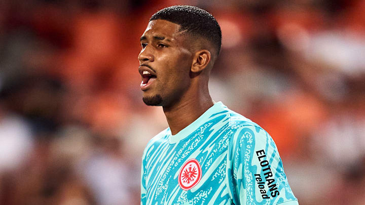 Kaua Santos soll Kevin Trapp vertreten. Kaua Santos soll Kevin Trapp vertreten.