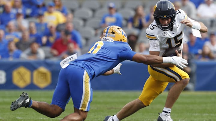 Pitt  linebacker Braylan Lovelace chases down Fernando Mendoza