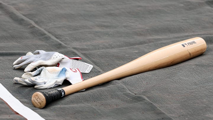 Apr 2, 2025; Bronx, New York, USA; A torpedo bat and gloves of New York Yankees outfielder Cody Bellinger (not pictured) are seen on a tarp before the game against the Arizona Diamondbacks at Yankee Stadium. Mandatory Credit: Vincent Carchietta-Imagn Images Apr 2, 2025; Bronx, New York, USA; A torpedo bat and gloves of New York Yankees outfielder Cody Bellinger (not pictured) are seen on a tarp before the game against the Arizona Diamondbacks at Yankee Stadium. Mandatory Credit: Vincent Carchietta-Imagn Images