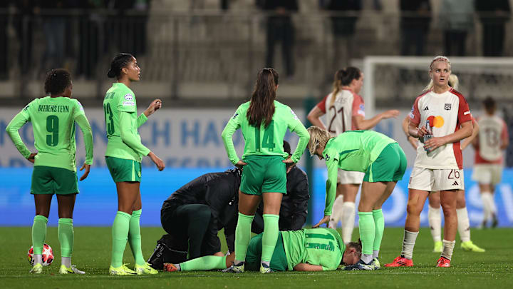 Unter Schmerzen: Alexandra Popp