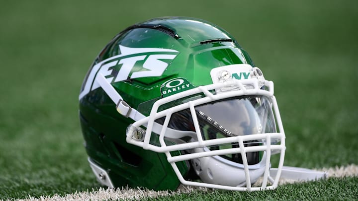 Aug 16, 2025; East Rutherford, New Jersey, USA; General view of a New York Jets helmet prior to the game against the New York Giants at MetLife Stadium. Mandatory Credit: Rich Barnes-Imagn Images Aug 16, 2025; East Rutherford, New Jersey, USA; General view of a New York Jets helmet prior to the game against the New York Giants at MetLife Stadium. Mandatory Credit: Rich Barnes-Imagn Images