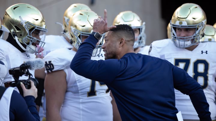 Nov 25, 2023; Stanford, California, USA; Notre Dame Fighting Irish head coach Marcus Freeman fires up his troops before taking on the Stanford Cardinal at Stanford Stadium. Mandatory Credit: D. Ross Cameron-USA TODAY Sports