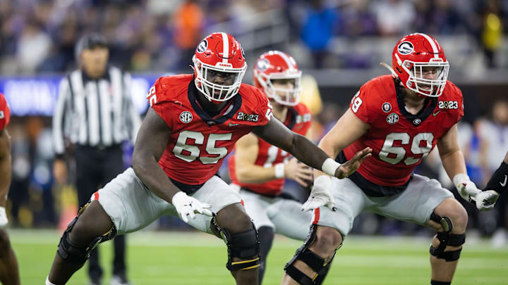 Jan 9, 2023; Inglewood, CA, USA; Georgia Bulldogs offensive lineman Amarius Mims (65) and offensive