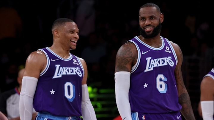 Los Lakers inician una gira de tres partidos en la carretera